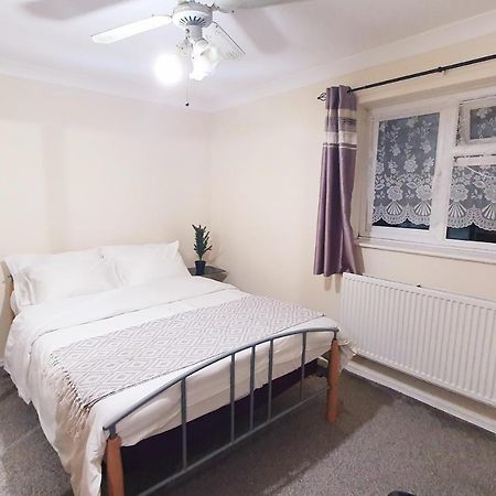 1 Bedroom Apartment Close To Slough Train Station Kültér fotó