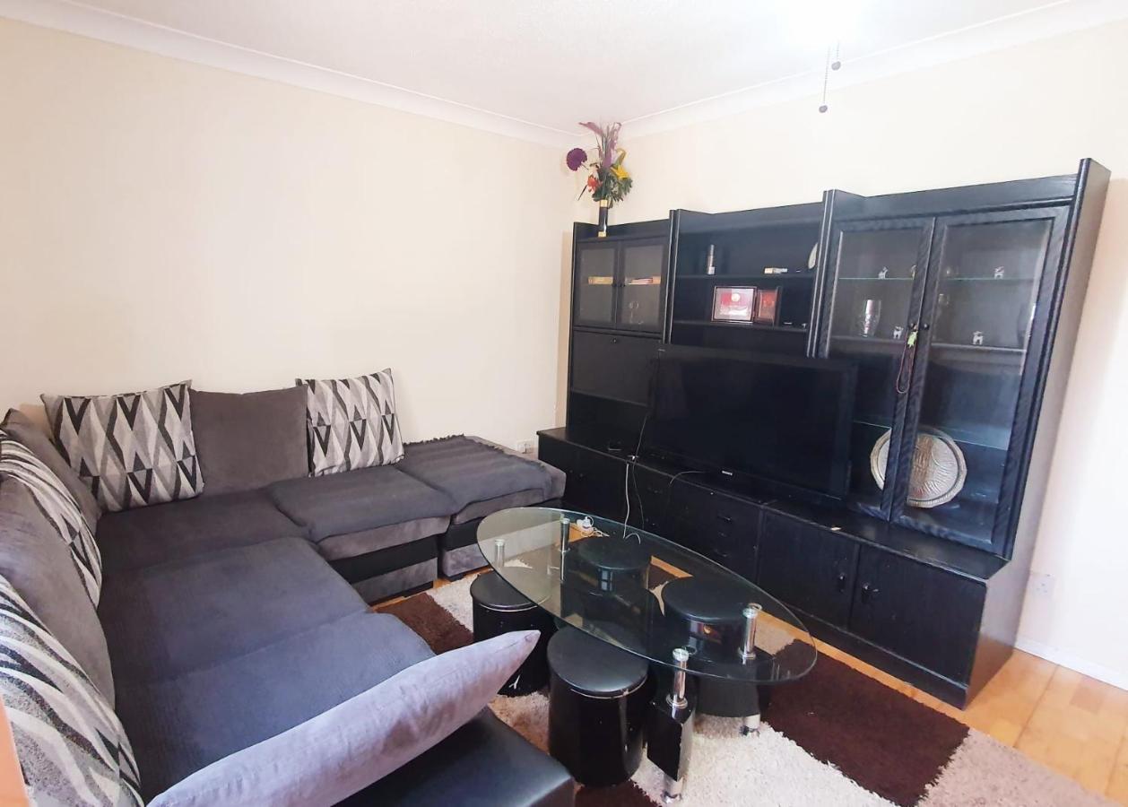 1 Bedroom Apartment Close To Slough Train Station Kültér fotó