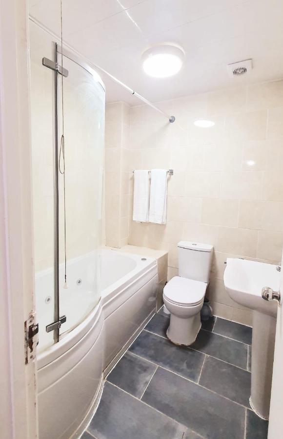 1 Bedroom Apartment Close To Slough Train Station Kültér fotó