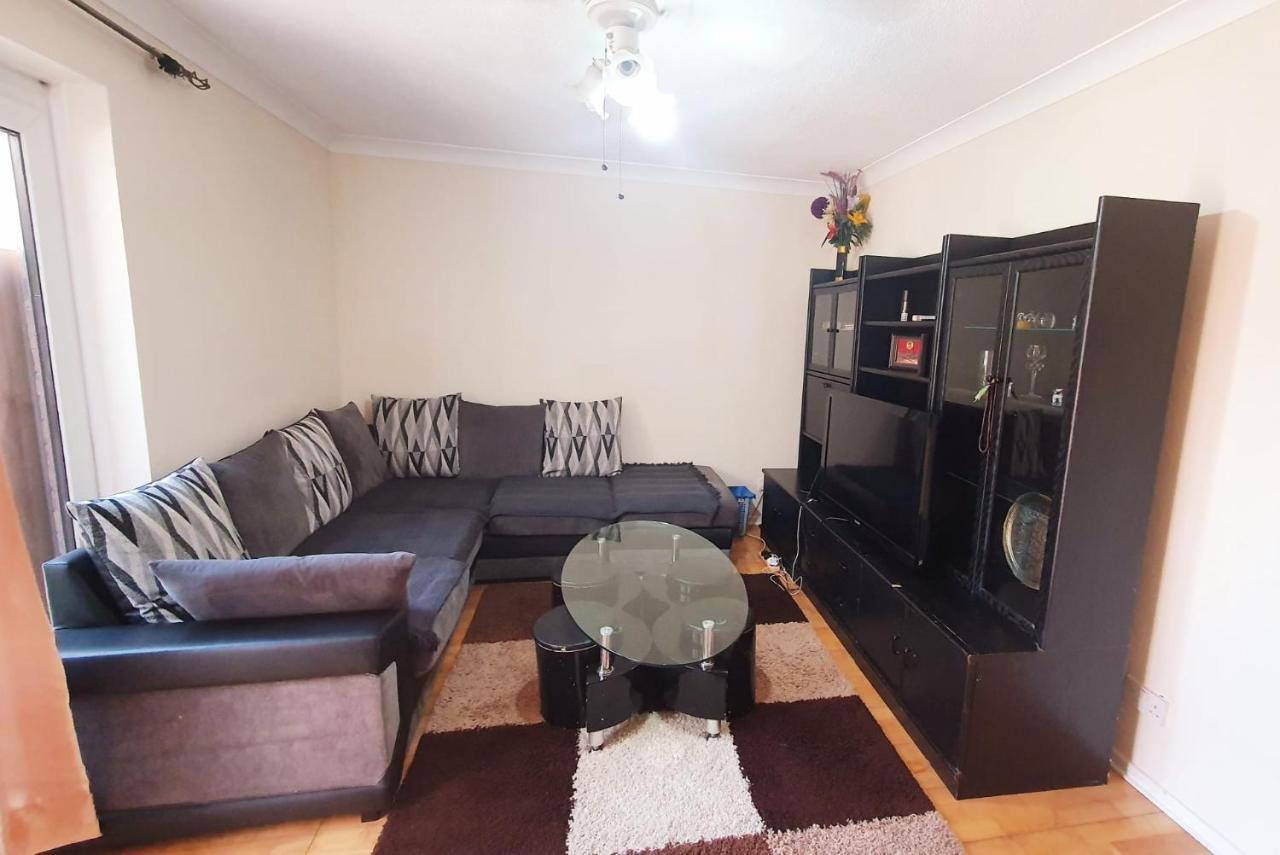 1 Bedroom Apartment Close To Slough Train Station Kültér fotó