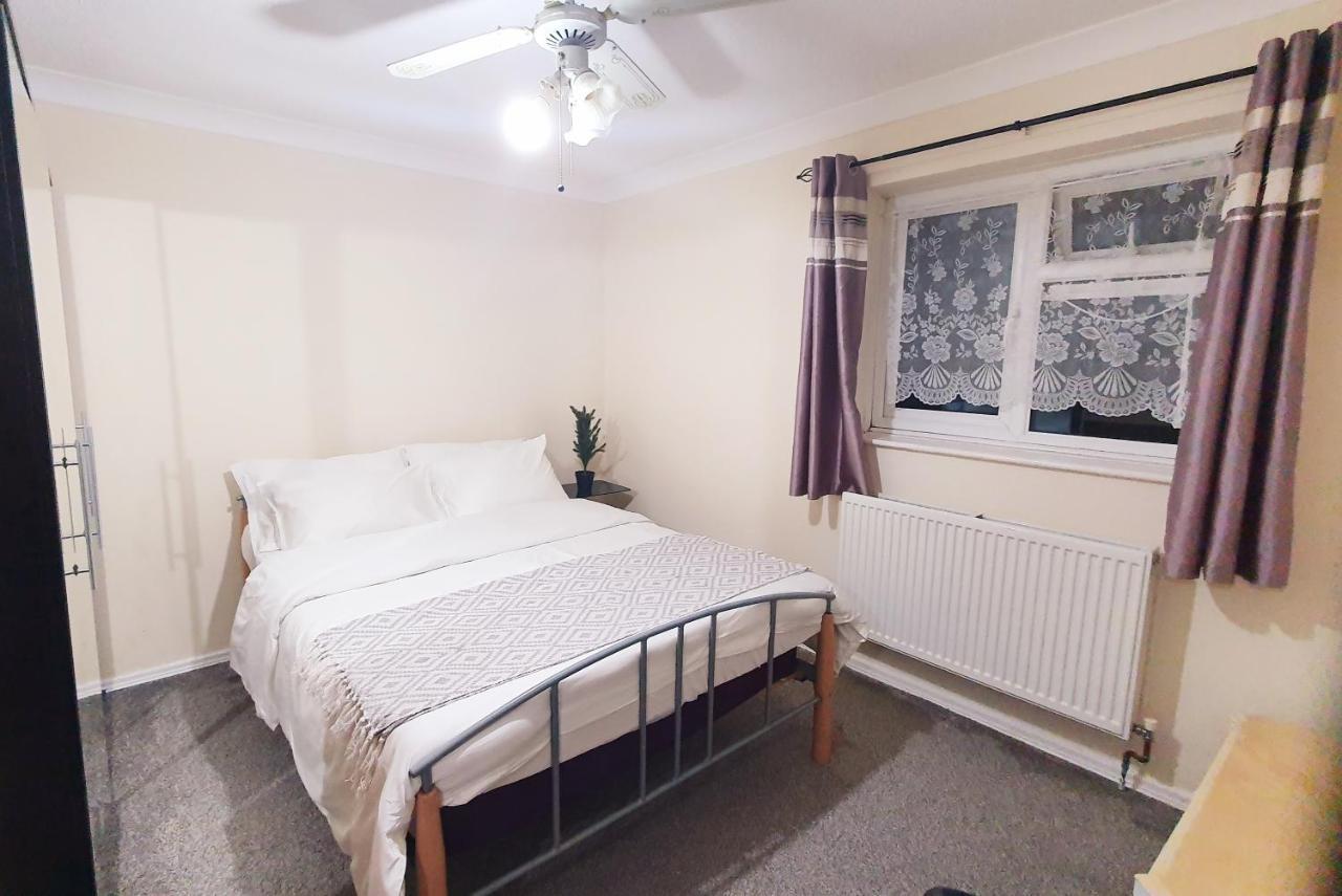 1 Bedroom Apartment Close To Slough Train Station Kültér fotó