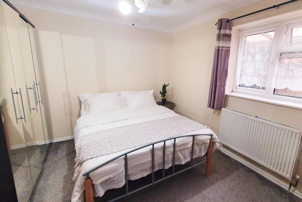 1 Bedroom Apartment Close To Slough Train Station Kültér fotó